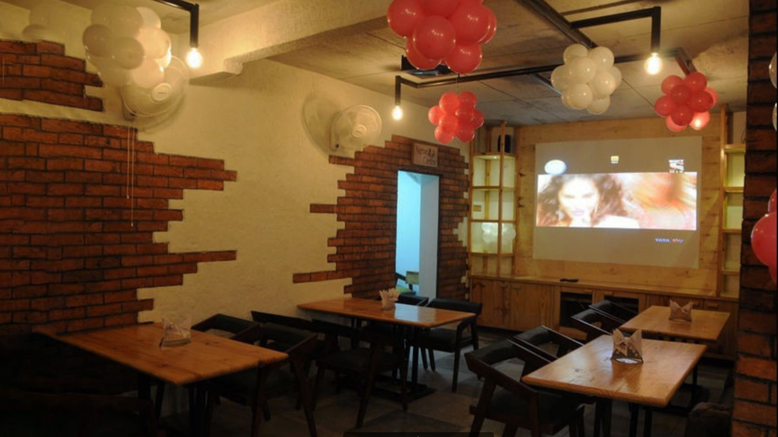 Cafe Brown Bites — Restaurants project by Sol13, Jaipur